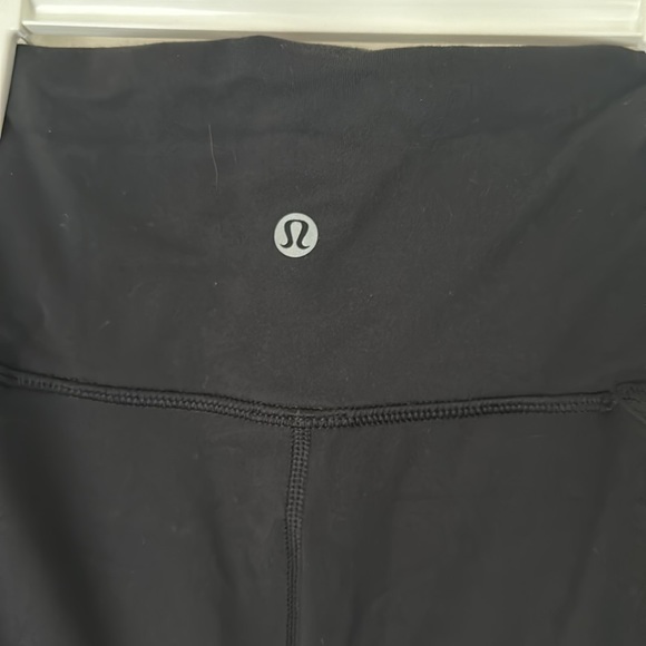 Lululemon size 6 with mesh detailing - Picture 6 of 8
